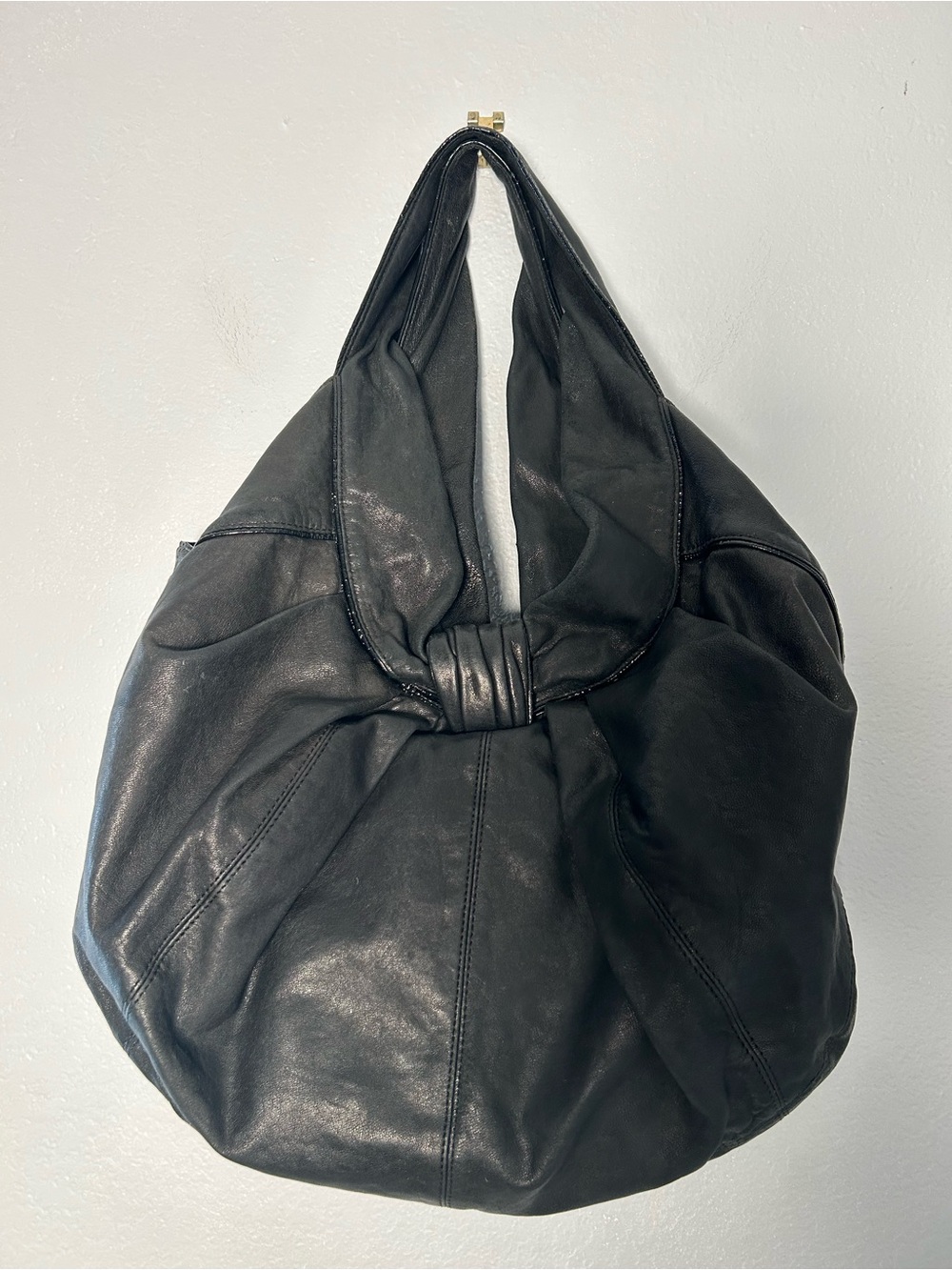 Kooba Black Leather Hobo Shoulder Bag soft leather magnetic clasp closure